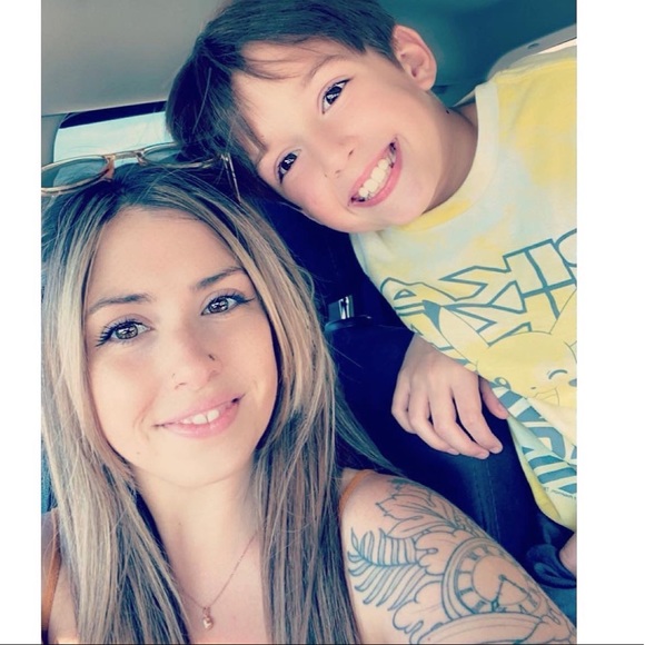 Meet your Posher! - Picture 2 of 4